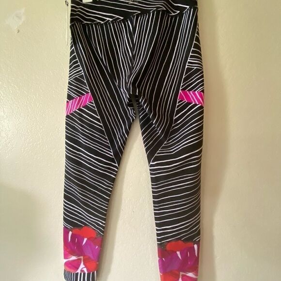 NWT Calvin Klein Performance Cropped  Leggings - Picture 8 of 10